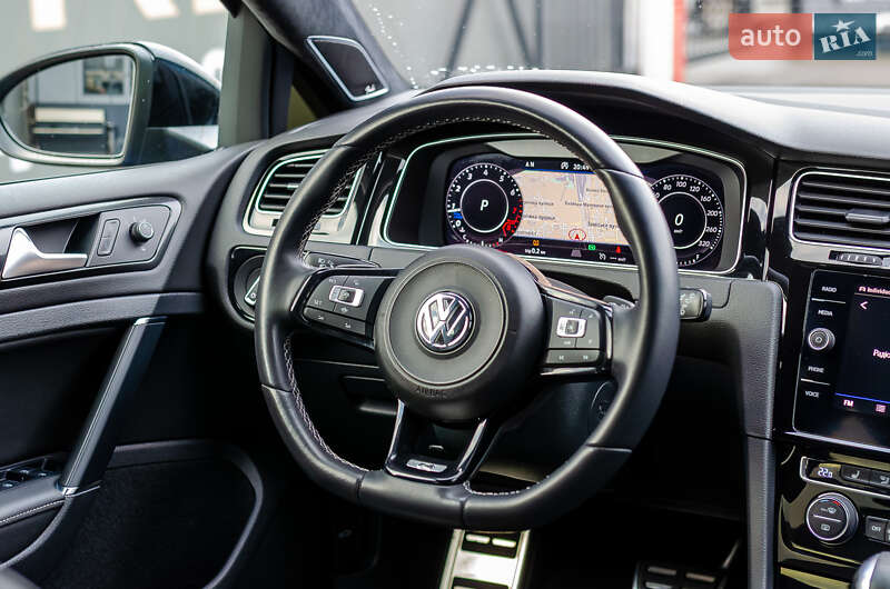 Хэтчбек Volkswagen Golf R 2019 в Киеве