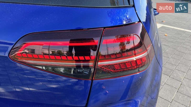 Хэтчбек Volkswagen Golf R 2016 в Мукачево