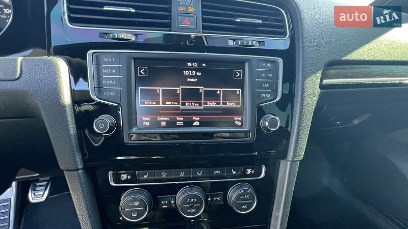 Хэтчбек Volkswagen Golf R 2016 в Мукачево