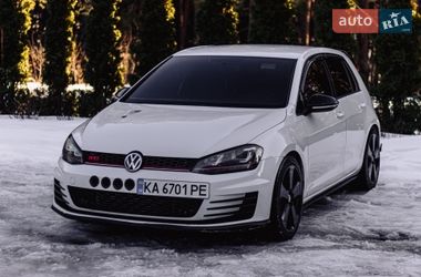 Хэтчбек Volkswagen Golf R 2015 в Киеве