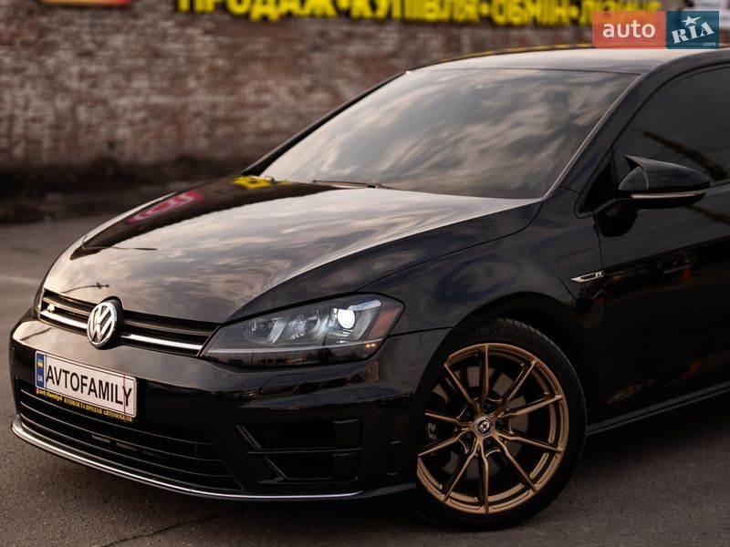 Хэтчбек Volkswagen Golf R 2016 в Днепре