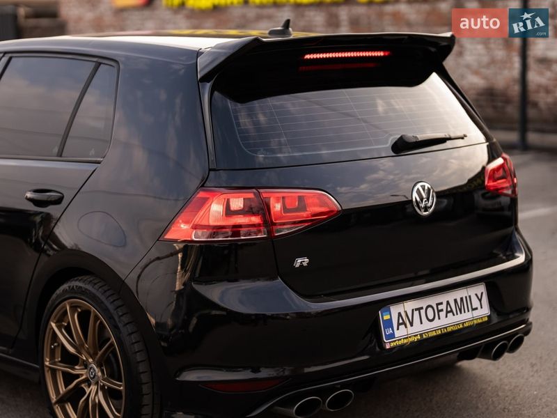 Хэтчбек Volkswagen Golf R 2016 в Днепре