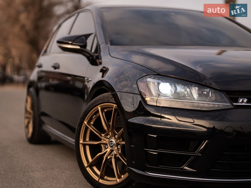 Хэтчбек Volkswagen Golf R 2016 в Днепре