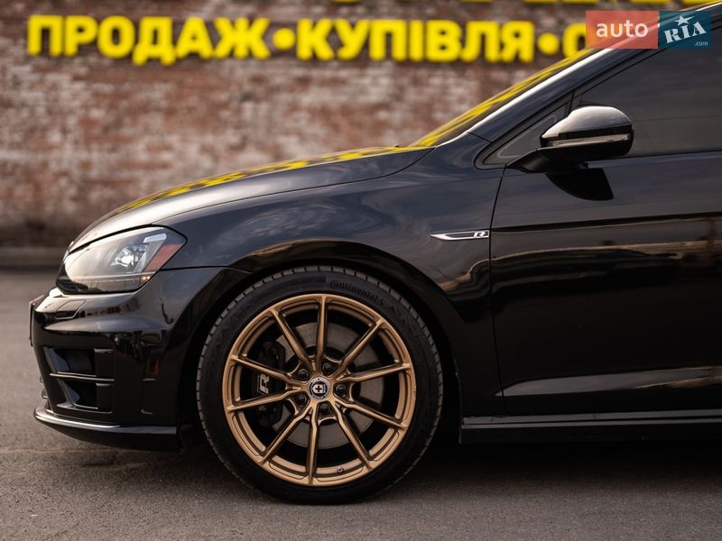 Хэтчбек Volkswagen Golf R 2016 в Днепре