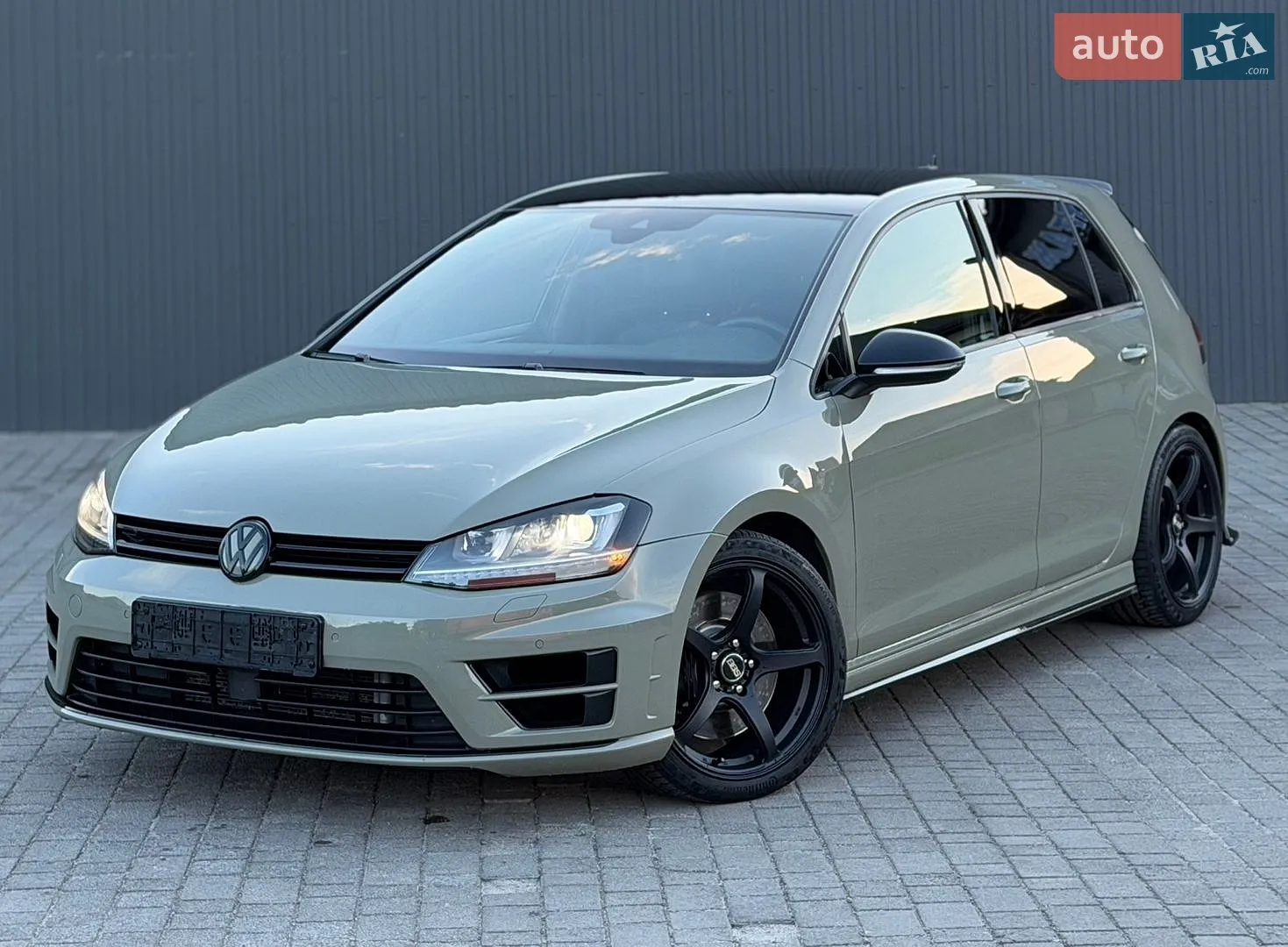 2017 Volkswagen Golf R - мініатюра 2