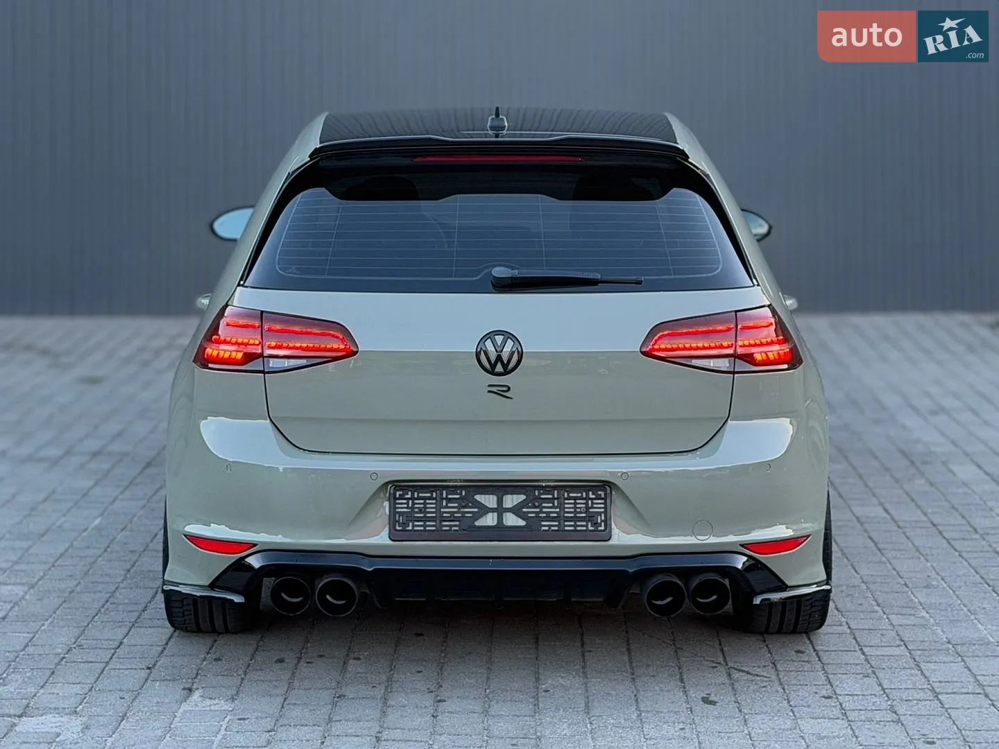2017 Volkswagen Golf R - мініатюра 11