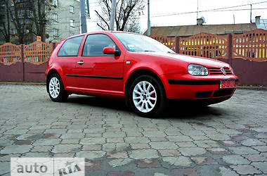 Хэтчбек Volkswagen Golf 2000 в 