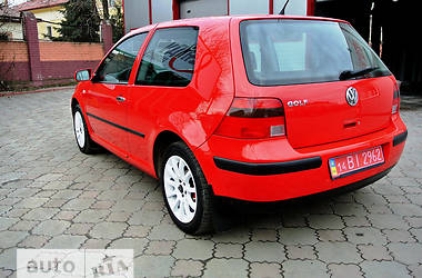 Хэтчбек Volkswagen Golf 2000 в 