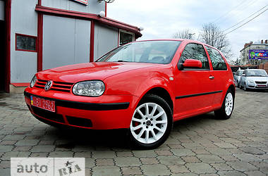 Хэтчбек Volkswagen Golf 2000 в 