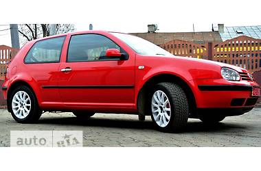 Хэтчбек Volkswagen Golf 2000 в 