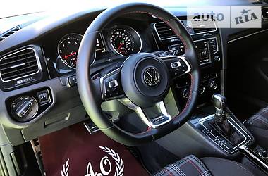 Хэтчбек Volkswagen Golf 2016 в Киеве