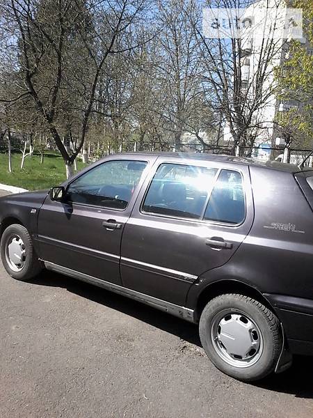 Хетчбек Volkswagen Golf 1993 в Золочеві