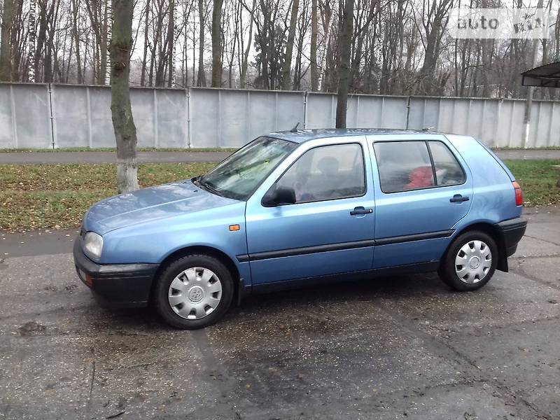 Хэтчбек Volkswagen Golf 1994 в Жашкове