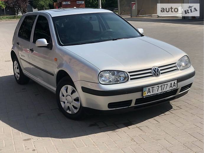 Хетчбек Volkswagen Golf 2000 в Івано-Франківську