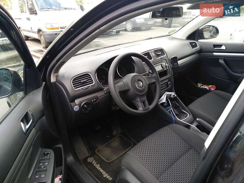 Универсал Volkswagen Golf 2011 в Киеве