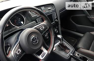 Хетчбек Volkswagen Golf 2016 в 