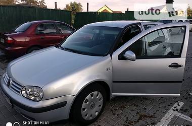 Хэтчбек Volkswagen Golf 2001 в Киеве