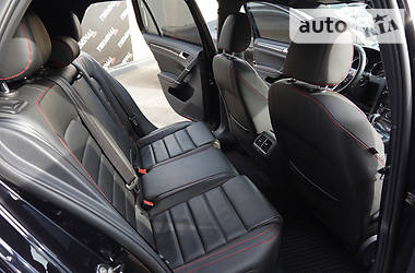 Хетчбек Volkswagen Golf 2016 в 