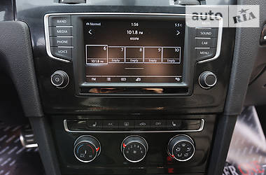Хетчбек Volkswagen Golf 2016 в 