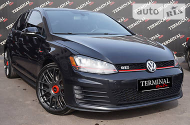 Хетчбек Volkswagen Golf 2016 в 