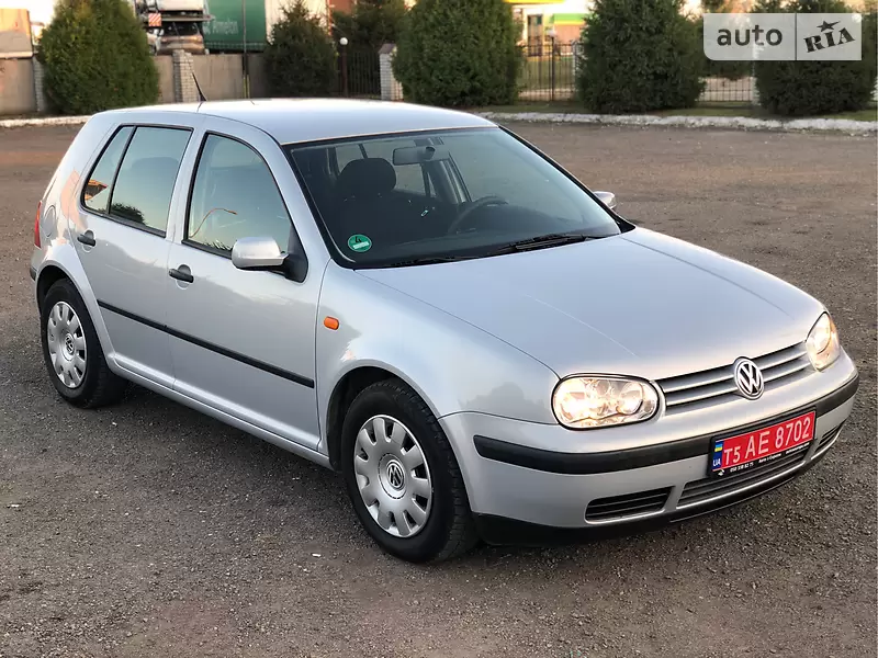 Хетчбек Volkswagen Golf 1999 в 
