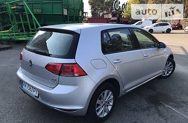 Хэтчбек Volkswagen Golf 2015 в Киеве