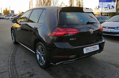 Хэтчбек Volkswagen Golf 2018 в Киеве