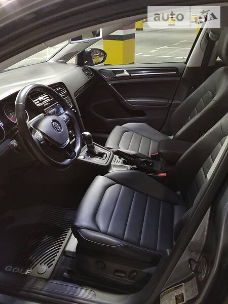 Хэтчбек Volkswagen Golf 2015 в Днепре