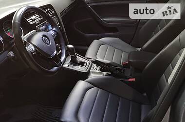 Хетчбек Volkswagen Golf 2015 в 