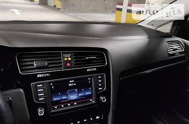 Хетчбек Volkswagen Golf 2015 в 