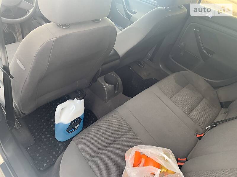 Хетчбек Volkswagen Golf 2004 в Івано-Франківську