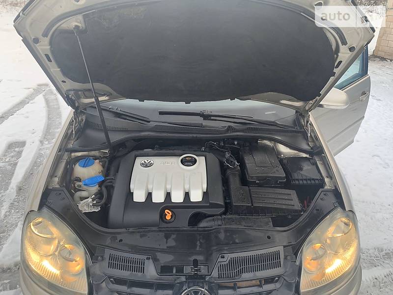 Хетчбек Volkswagen Golf 2004 в Івано-Франківську