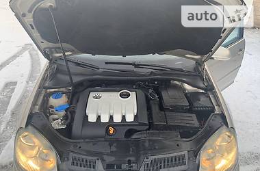 Хетчбек Volkswagen Golf 2004 в 