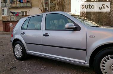 Хетчбек Volkswagen Golf 2002 в 
