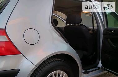 Хетчбек Volkswagen Golf 2002 в 
