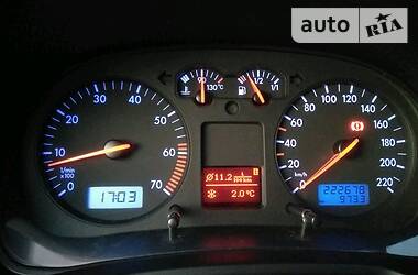 Хетчбек Volkswagen Golf 2002 в 