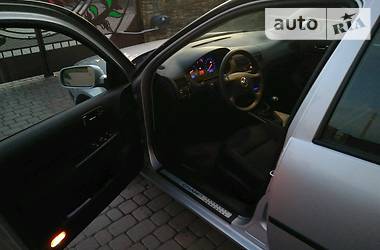 Хетчбек Volkswagen Golf 2002 в 