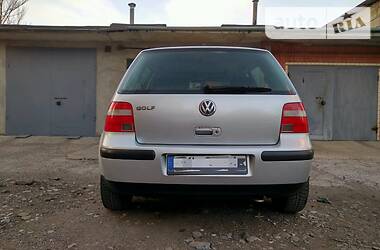 Хетчбек Volkswagen Golf 2002 в 