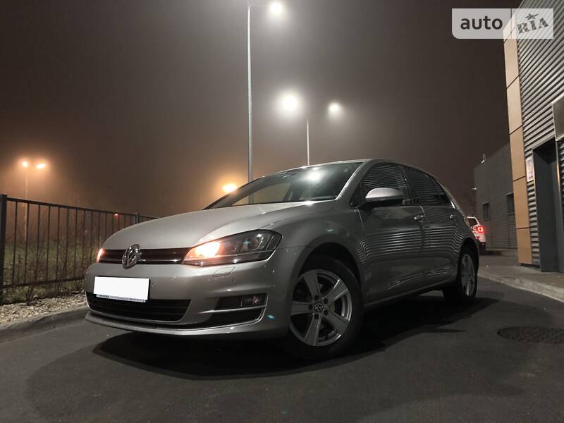 Хетчбек Volkswagen Golf 2013 в 