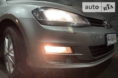 Хетчбек Volkswagen Golf 2013 в 