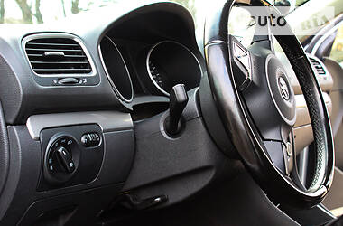 Універсал Volkswagen Golf 2012 в 