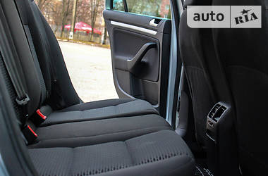 Універсал Volkswagen Golf 2012 в 