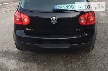 Хетчбек Volkswagen Golf 2004 в 