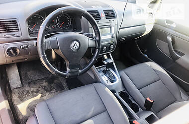 Хетчбек Volkswagen Golf 2008 в 
