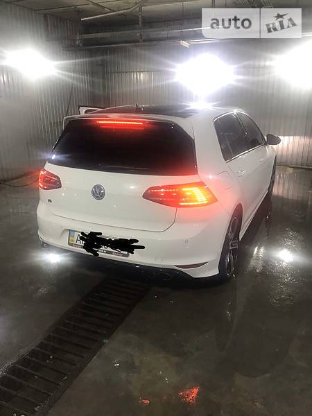 Хетчбек Volkswagen Golf 2015 в Києві
