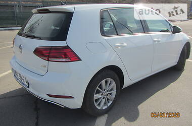 Хетчбек Volkswagen Golf 2018 в 