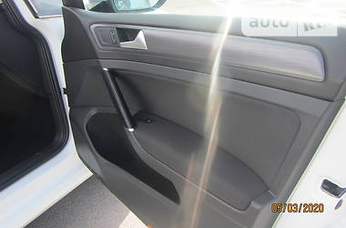 Хетчбек Volkswagen Golf 2018 в 