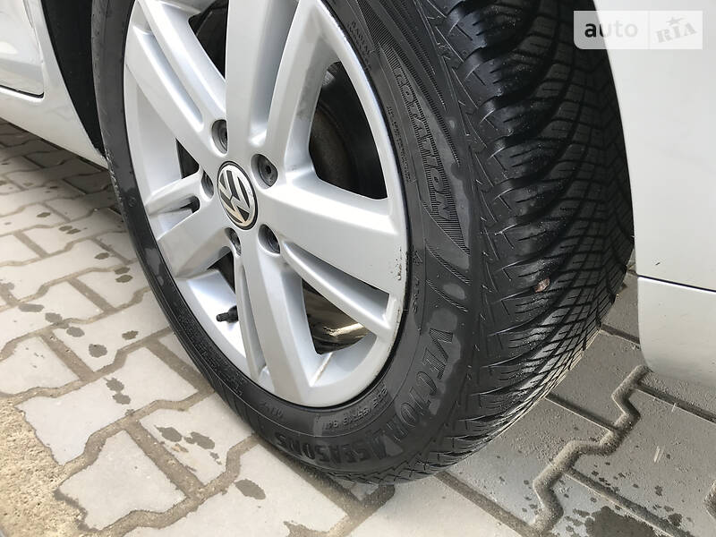 Універсал Volkswagen Golf 2012 в Луцьку