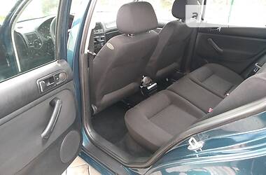Хетчбек Volkswagen Golf 2002 в 