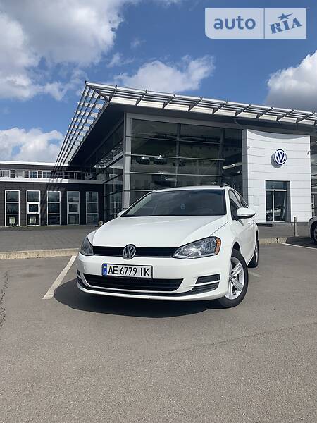 Універсал Volkswagen Golf 2015 в Дніпрі